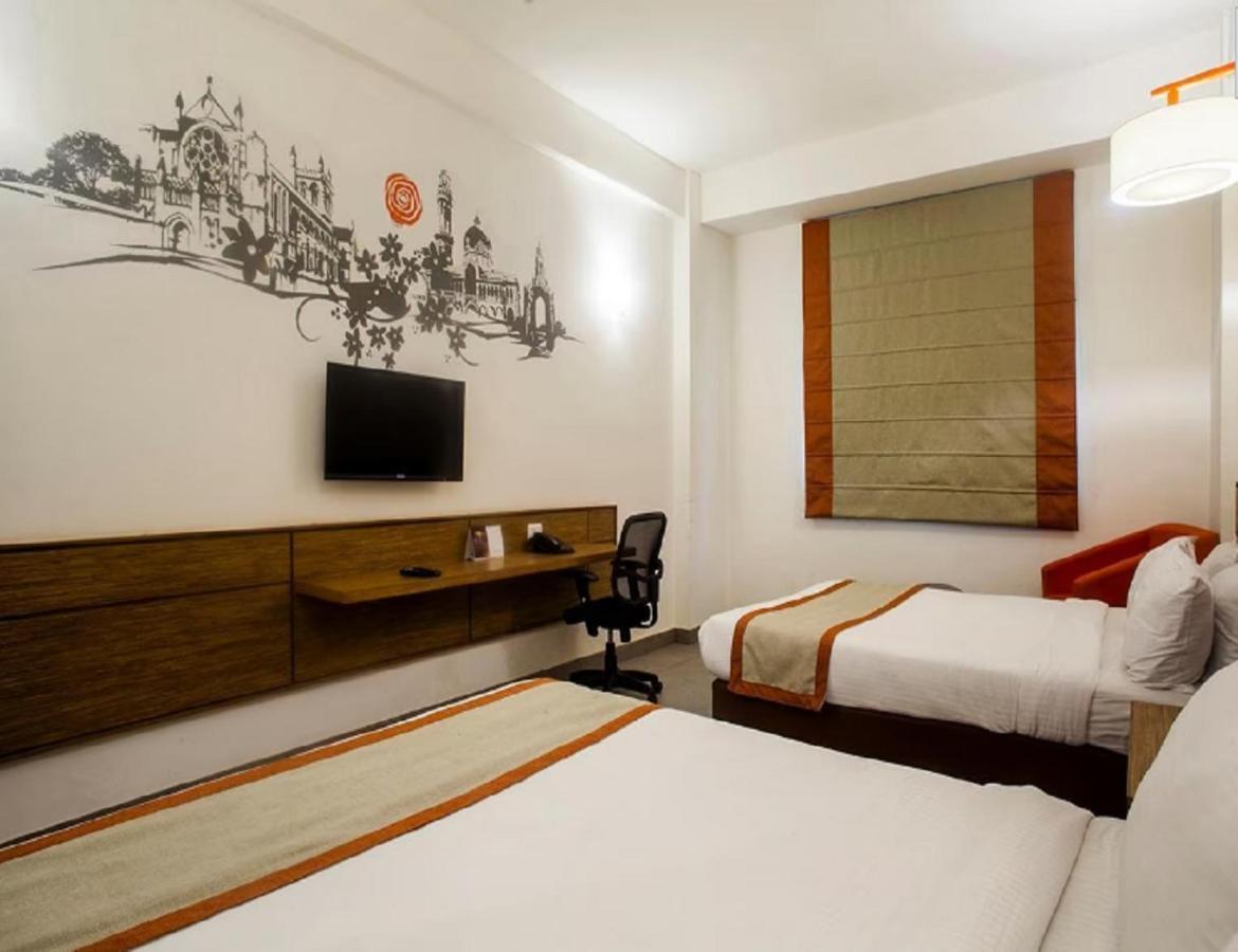 Max Hotels Аллахабад Экстерьер фото
