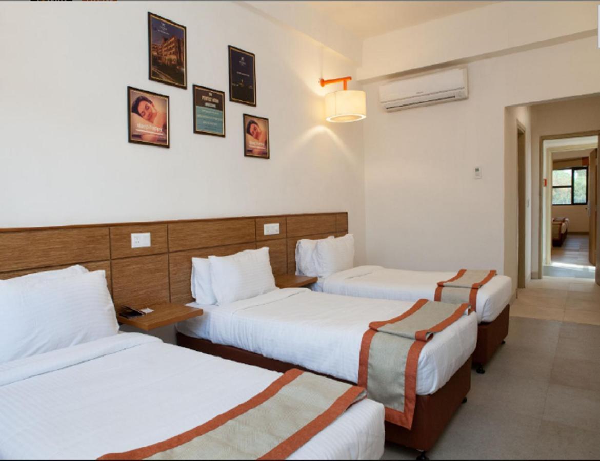 Max Hotels Аллахабад Экстерьер фото