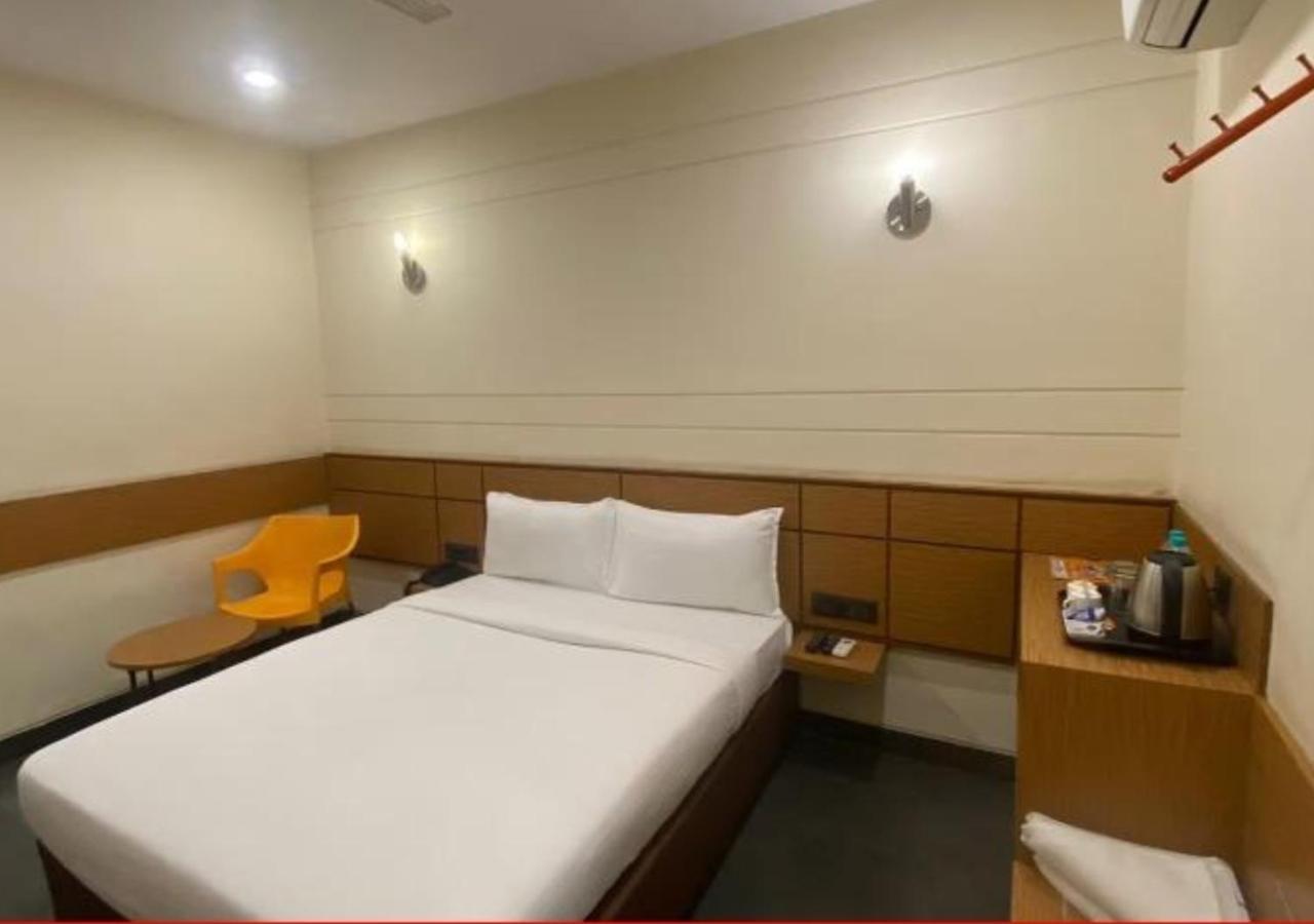 Max Hotels Аллахабад Экстерьер фото