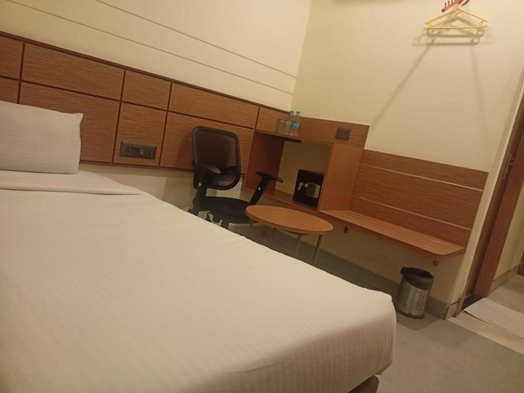 Max Hotels Аллахабад Экстерьер фото
