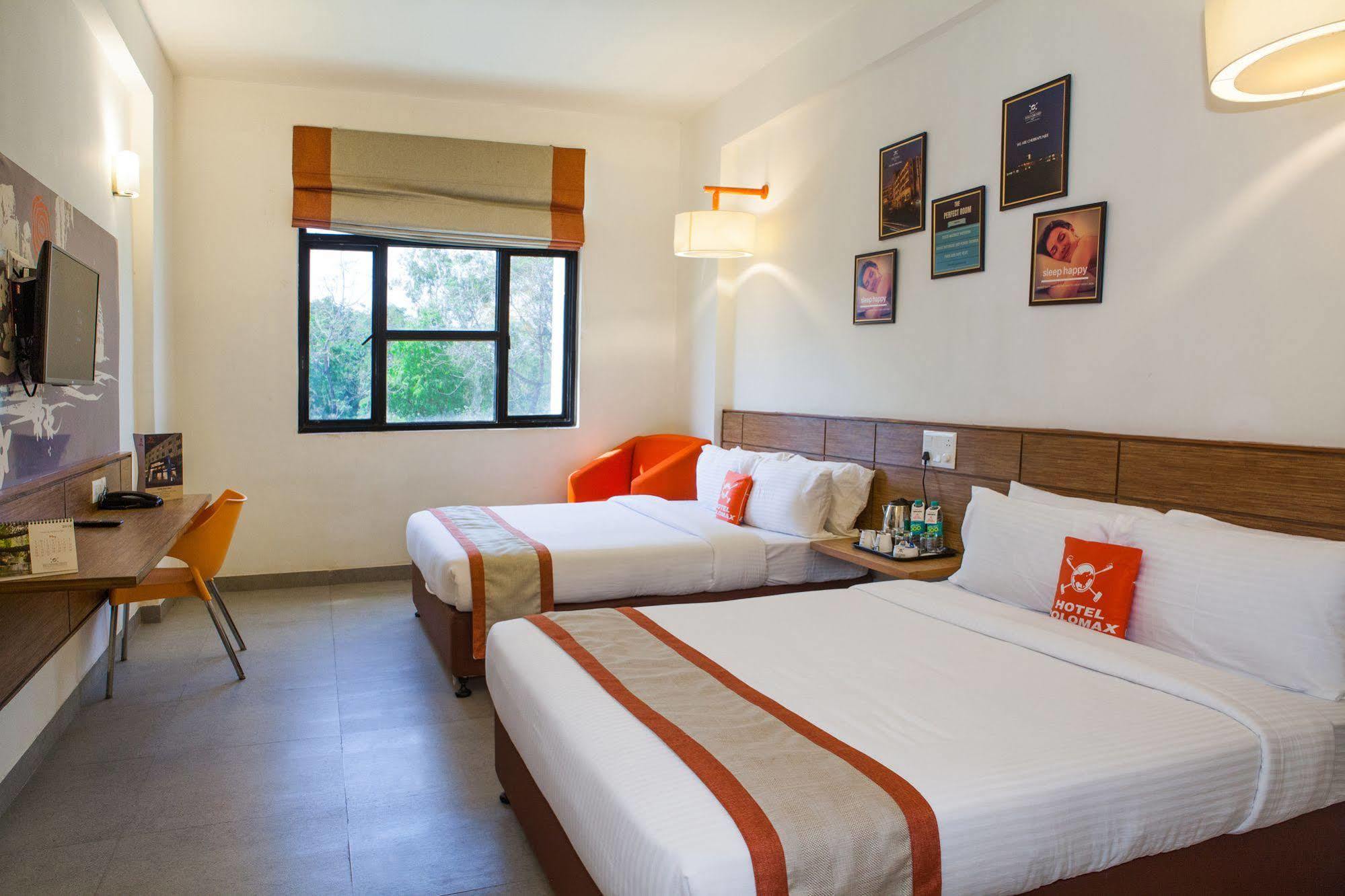 Max Hotels Аллахабад Экстерьер фото